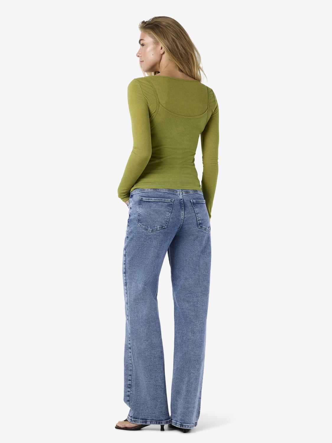 model_shot-front_full
